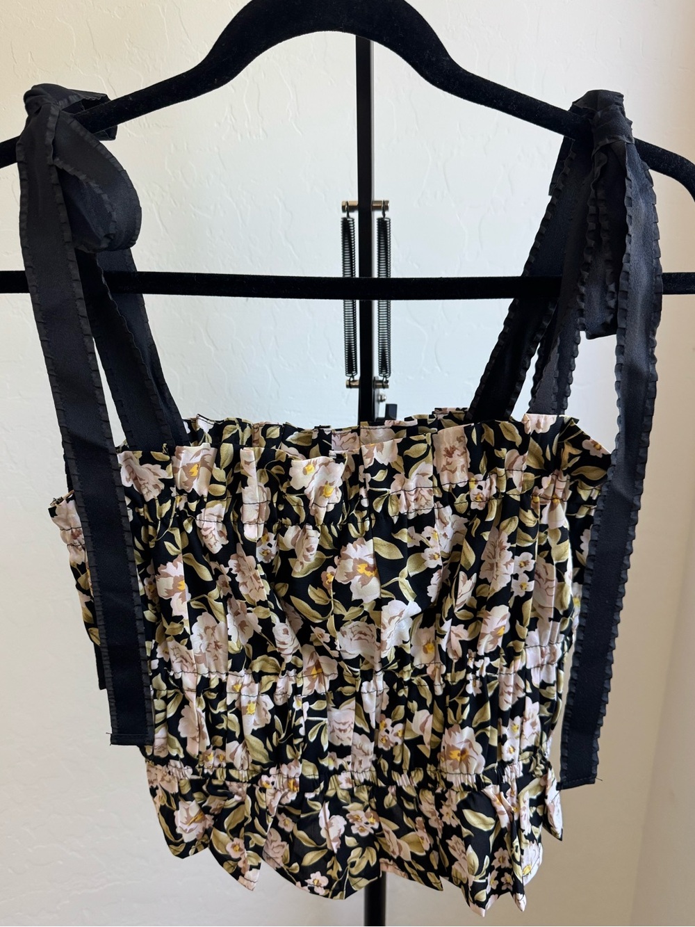 NWOT En Saison Black Floral Tie-Shoulder Smocked Camisole